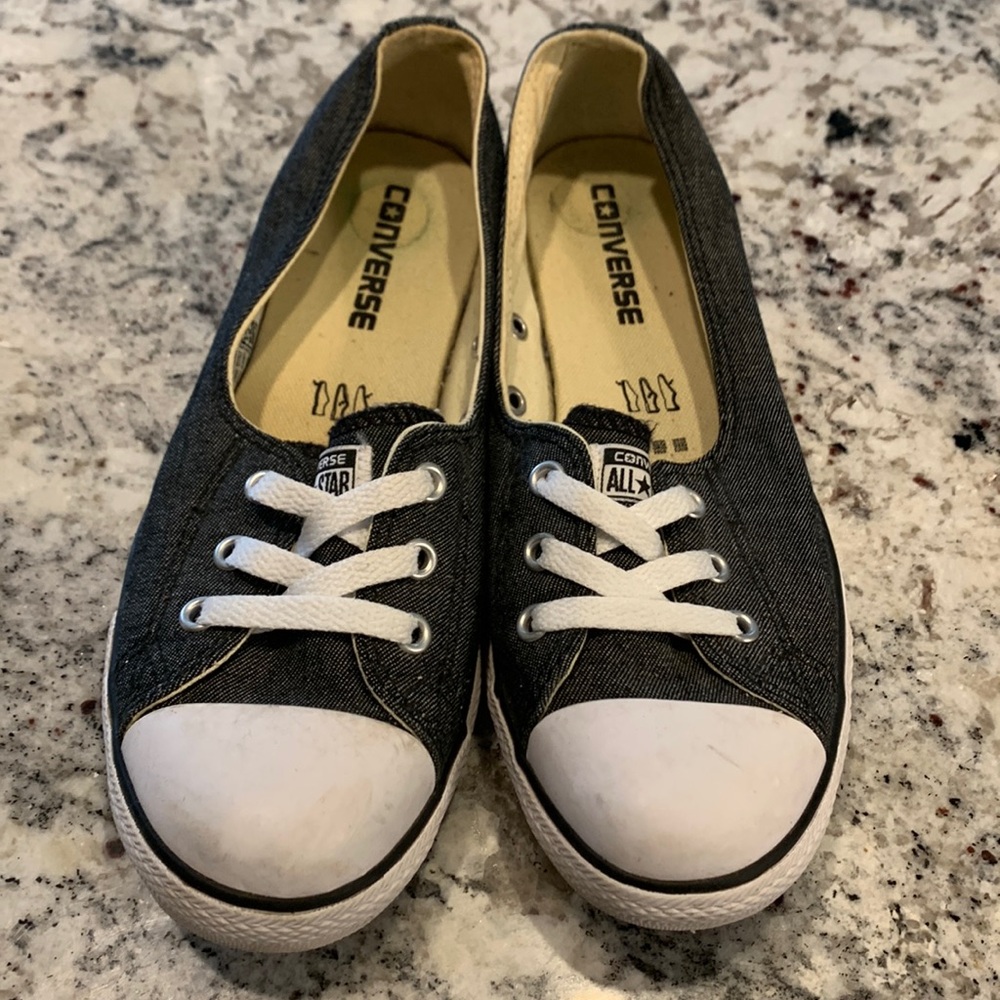 Converse tennis shoes